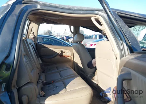 2004 Toyota Tundra Limited V8 z USA, uszkodzony, nr VIN 5TBET38124S438266